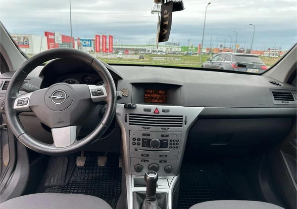 Opel Astra cena 11900 przebieg: 307386, rok produkcji 2011 z Rumia małe 92